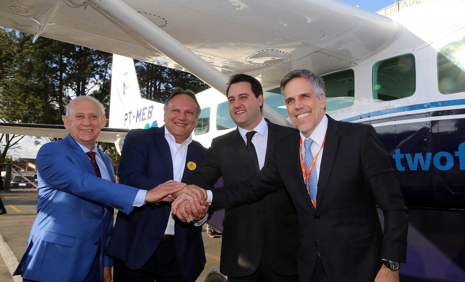 O Paraná passa a ter a maior malha aeroviária do País com o início nesta quarta-feira (07) do programa Voe Paraná. O novo pacote aéreo regional foi lançado pelo governador Carlos Massa Ratinho Junior no Aeroporto do Bacacheri, em Curitiba, e vai atender 12 cidades, de todas as regiões do Estado.Foto Gilson Abreu AENPr