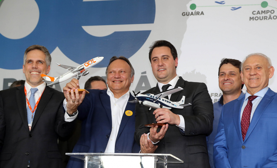 O Paraná passa a ter a maior malha aeroviária do País com o início nesta quarta-feira (07) do programa Voe Paraná. O novo pacote aéreo regional foi lançado pelo governador Carlos Massa Ratinho Junior no Aeroporto do Bacacheri, em Curitiba, e vai atender 12 cidades, de todas as regiões do Estado.Foto Gilson Abreu AENPr
