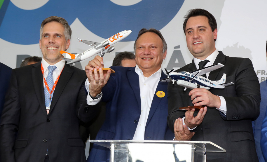 O Paraná passa a ter a maior malha aeroviária do País com o início nesta quarta-feira (07) do programa Voe Paraná. O novo pacote aéreo regional foi lançado pelo governador Carlos Massa Ratinho Junior no Aeroporto do Bacacheri, em Curitiba, e vai atender 12 cidades, de todas as regiões do Estado.Foto Gilson Abreu AENPr