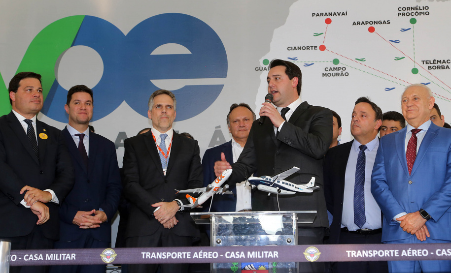 O Paraná passa a ter a maior malha aeroviária do País com o início nesta quarta-feira (07) do programa Voe Paraná. O novo pacote aéreo regional foi lançado pelo governador Carlos Massa Ratinho Junior no Aeroporto do Bacacheri, em Curitiba, e vai atender 12 cidades, de todas as regiões do Estado.Foto Gilson Abreu AENPr