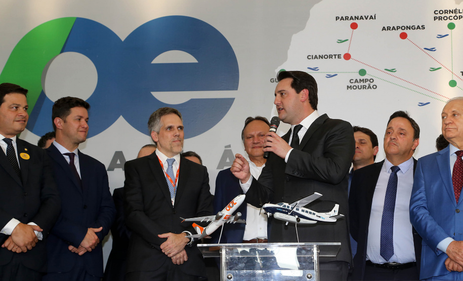 O Paraná passa a ter a maior malha aeroviária do País com o início nesta quarta-feira (07) do programa Voe Paraná. O novo pacote aéreo regional foi lançado pelo governador Carlos Massa Ratinho Junior no Aeroporto do Bacacheri, em Curitiba, e vai atender 12 cidades, de todas as regiões do Estado.Foto Gilson Abreu AENPr