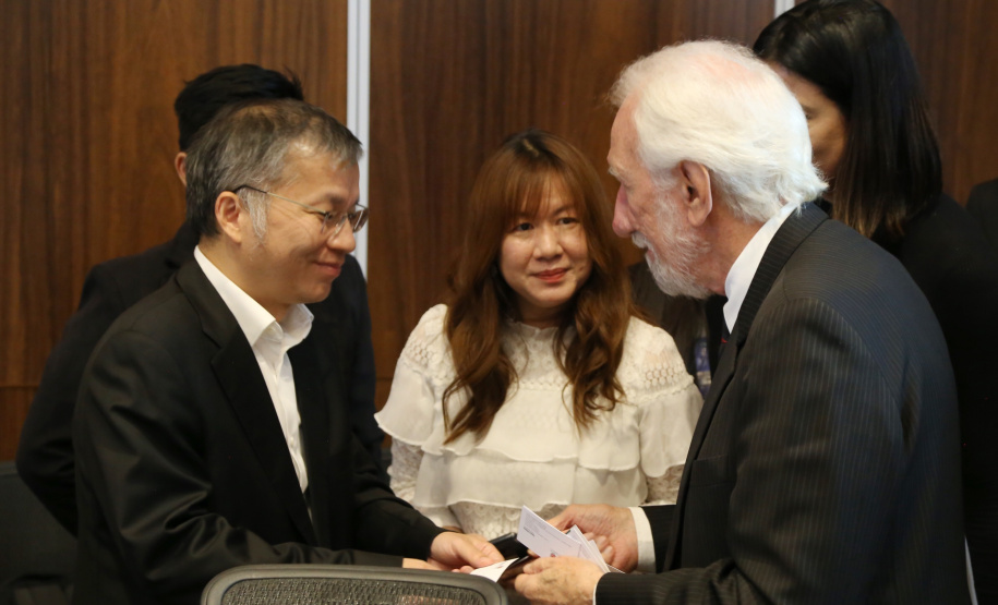 O governador Carlos Massa Ratinho Junior e técnicos da Secretaria de Infraestrutura e Logística apresentaram nesta quarta-feira (7) ao grupo China Merchants projetos ferroviários de curto, médio e longo prazos no Paraná