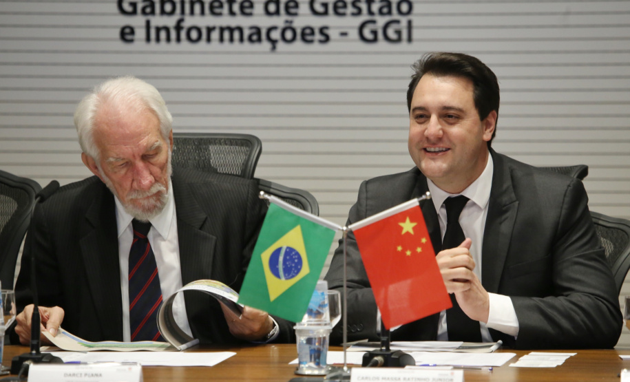 O governador Carlos Massa Ratinho Junior e técnicos da Secretaria de Infraestrutura e Logística apresentaram nesta quarta-feira (7) ao grupo China Merchants projetos ferroviários de curto, médio e longo prazos no Paraná
