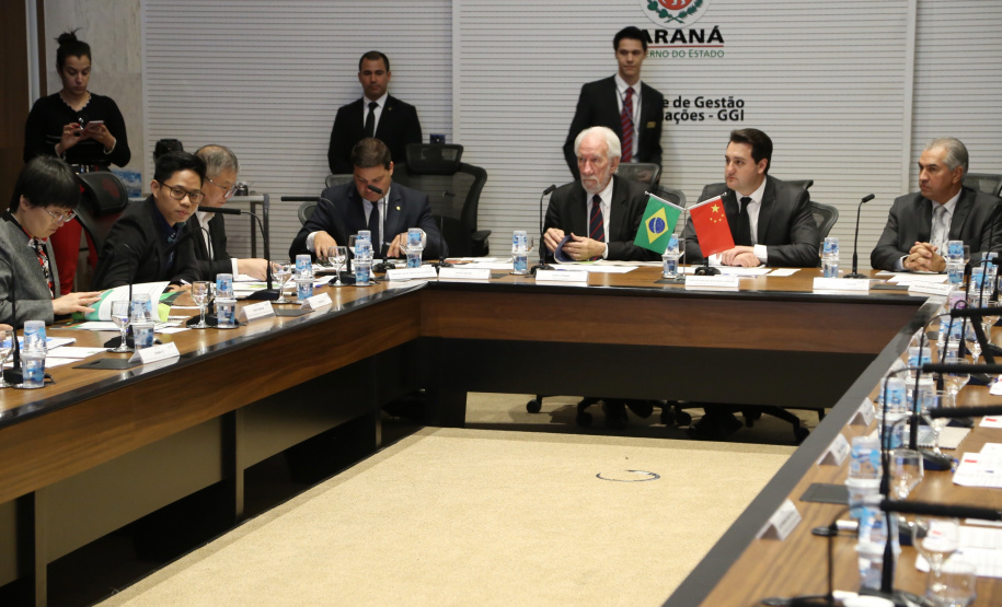 O governador Carlos Massa Ratinho Junior e técnicos da Secretaria de Infraestrutura e Logística apresentaram nesta quarta-feira (7) ao grupo China Merchants projetos ferroviários de curto, médio e longo prazos no Paraná