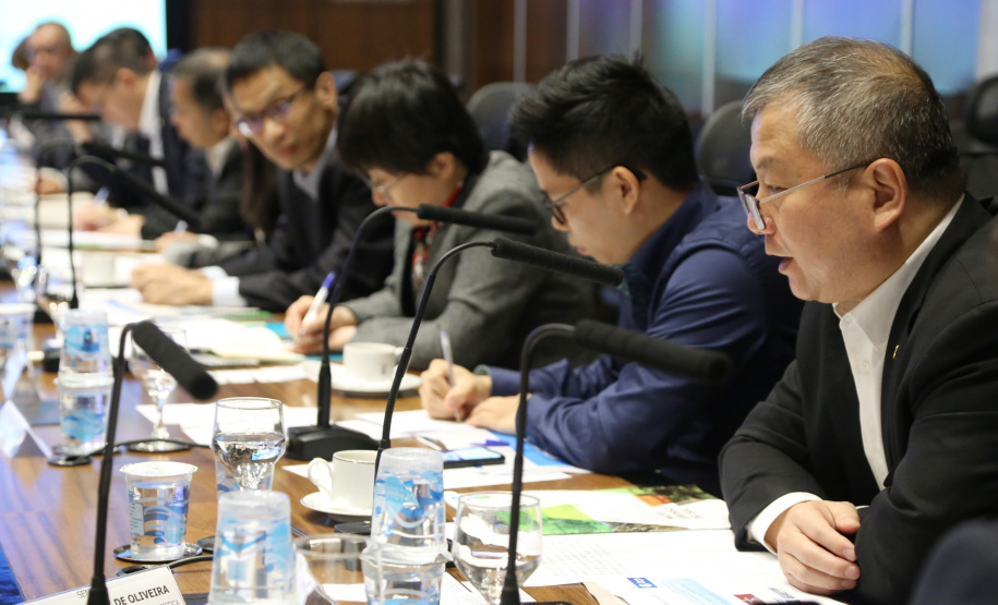 O governador Carlos Massa Ratinho Junior e técnicos da Secretaria de Infraestrutura e Logística apresentaram nesta quarta-feira (7) ao grupo China Merchants projetos ferroviários de curto, médio e longo prazos no Paraná