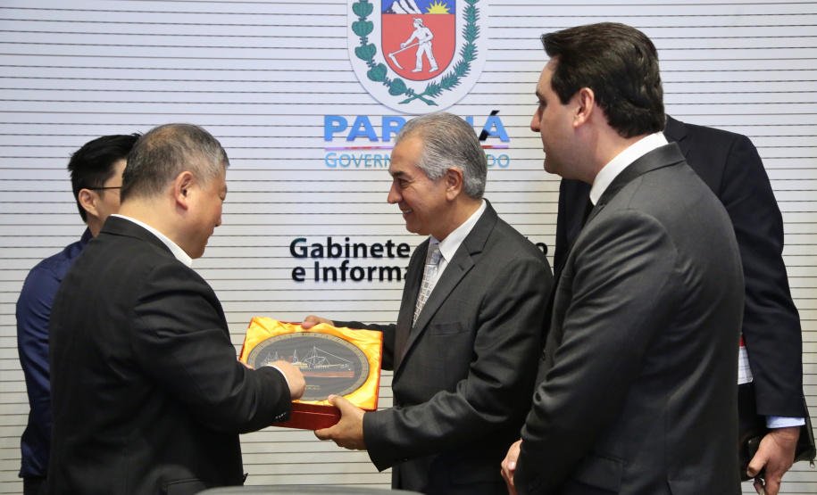 O governador Carlos Massa Ratinho Junior e técnicos da Secretaria de Infraestrutura e Logística apresentaram nesta quarta-feira (7) ao grupo China Merchants projetos ferroviários de curto, médio e longo prazos no Paraná