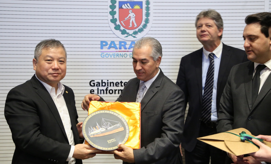 O governador Carlos Massa Ratinho Junior e técnicos da Secretaria de Infraestrutura e Logística apresentaram nesta quarta-feira (7) ao grupo China Merchants projetos ferroviários de curto, médio e longo prazos no Paraná