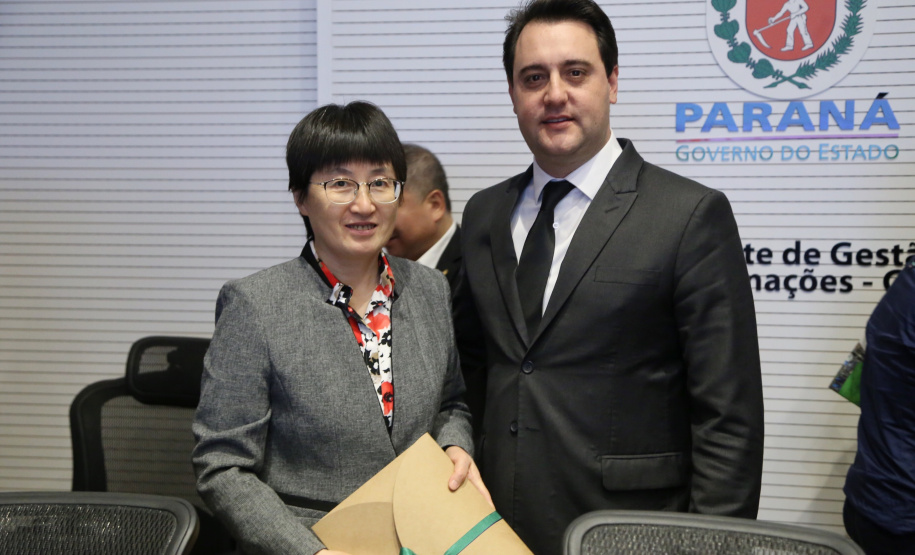 O governador Carlos Massa Ratinho Junior e técnicos da Secretaria de Infraestrutura e Logística apresentaram nesta quarta-feira (7) ao grupo China Merchants projetos ferroviários de curto, médio e longo prazos no Paraná