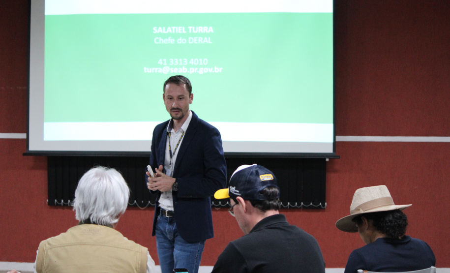 Na quarta-feira (7), começou a série de visitas técnicas na fábrica da New Holland e capacitação dos novos técnicos do Instituto Paranaense de Assistência Técnica e Extensão Rural (Emater), com palestrantes da Embrapa, Emater e Secretaria de Estado da Agricultura e do Abastecimento.