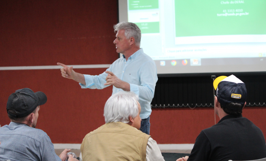 Na quarta-feira (7), começou a série de visitas técnicas na fábrica da New Holland e capacitação dos novos técnicos do Instituto Paranaense de Assistência Técnica e Extensão Rural (Emater), com palestrantes da Embrapa, Emater e Secretaria de Estado da Agricultura e do Abastecimento.