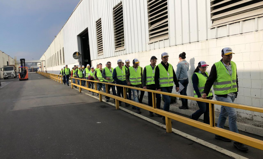 Na quarta-feira (7), começou a série de visitas técnicas na fábrica da New Holland e capacitação dos novos técnicos do Instituto Paranaense de Assistência Técnica e Extensão Rural (Emater), com palestrantes da Embrapa, Emater e Secretaria de Estado da Agricultura e do Abastecimento.