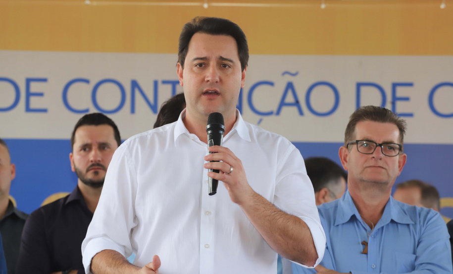 O governador Carlos Massa Ratinho Junior reúne-se com prefeitos na sede da Associação dos Municípios do Sudoeste do Paraná (Amsop), em Francisco Beltrão e assina autorização para licitações de obras para a infraestrutura urbana