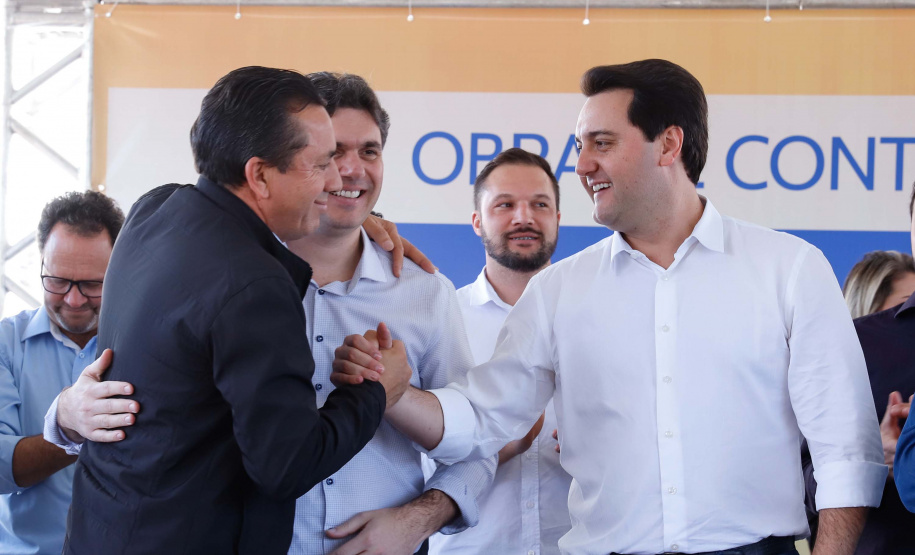 O governador Carlos Massa Ratinho Junior assinou nesta quinta-feira (8) a ordem de serviço para início das obras para contenção de enchentes do Rio Marrecas, em Francisco Beltrão, no Sudoeste do Estado. O Governo do Estado está investindo R$ 30 milhões nesta primeira etapa da obra.
