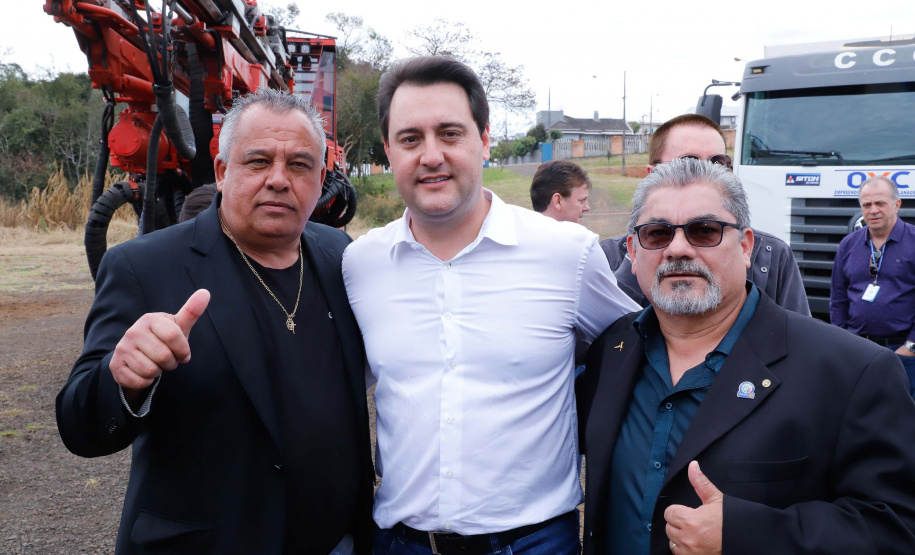 O governador Carlos Massa Ratinho Junior assinou nesta quinta-feira (8) a ordem de serviço para início das obras para contenção de enchentes do Rio Marrecas, em Francisco Beltrão, no Sudoeste do Estado. O Governo do Estado está investindo R$ 30 milhões nesta primeira etapa da obra.