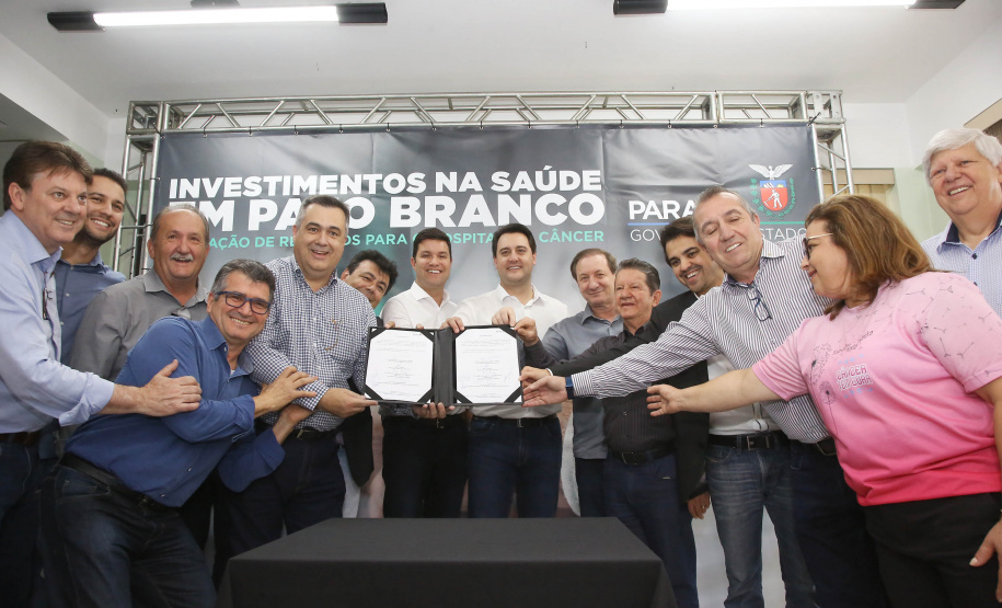 O governador Carlos Massa Ratinho Junior autorizou nesta quarta-feira (8), em Pato Branco, o repasse de R$ 565 mil para aquisição de equipamentos e acessórios para o setor de radiologia do Hospital do Câncer da cidade.