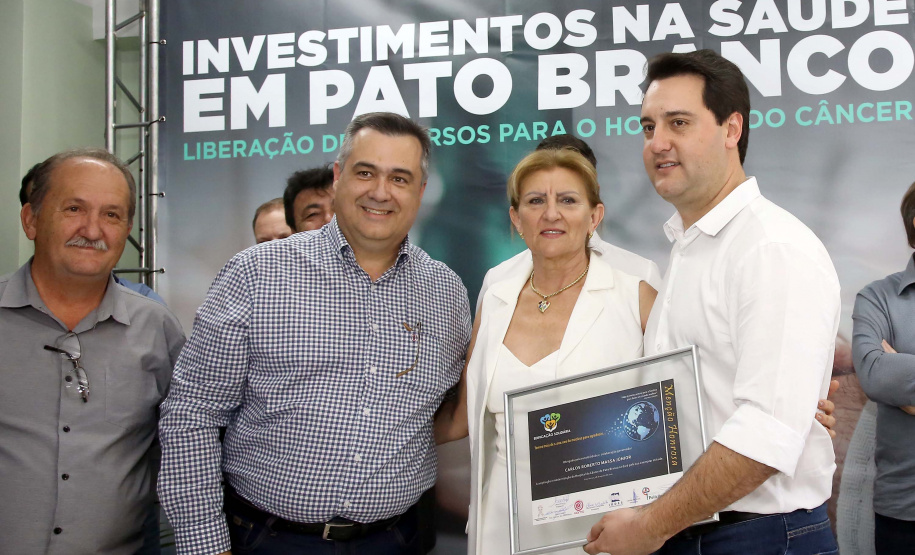 O governador Carlos Massa Ratinho Junior autorizou nesta quarta-feira (8), em Pato Branco, o repasse de R$ 565 mil para aquisição de equipamentos e acessórios para o setor de radiologia do Hospital do Câncer da cidade.