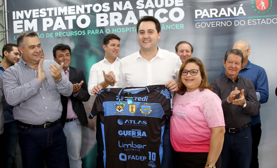 O governador Carlos Massa Ratinho Junior autorizou nesta quarta-feira (8), em Pato Branco, o repasse de R$ 565 mil para aquisição de equipamentos e acessórios para o setor de radiologia do Hospital do Câncer da cidade.