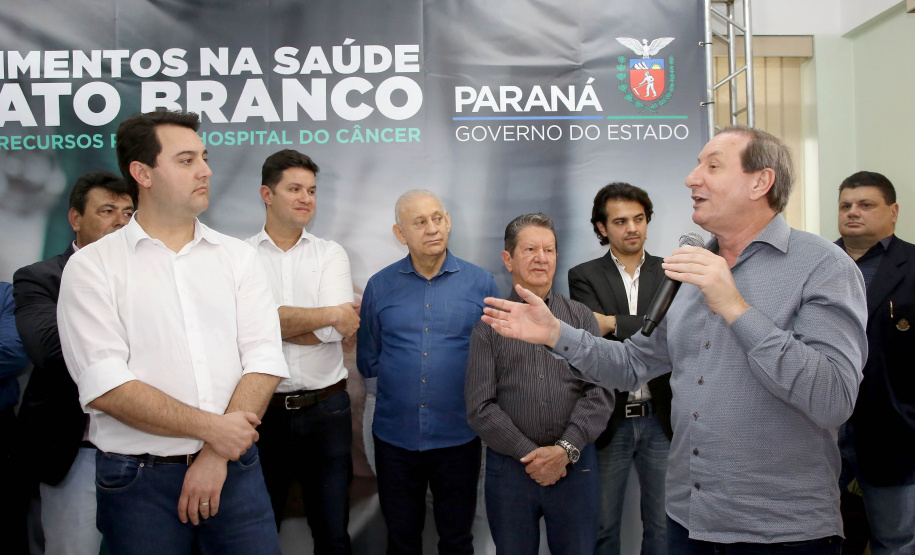O governador Carlos Massa Ratinho Junior autorizou nesta quarta-feira (8), em Pato Branco, o repasse de R$ 565 mil para aquisição de equipamentos e acessórios para o setor de radiologia do Hospital do Câncer da cidade.