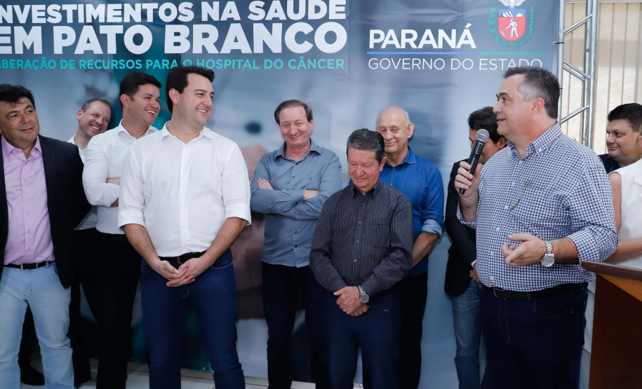O governador Carlos Massa Ratinho Junior autorizou nesta quarta-feira (8), em Pato Branco, o repasse de R$ 565 mil para aquisição de equipamentos e acessórios para o setor de radiologia do Hospital do Câncer da cidade.