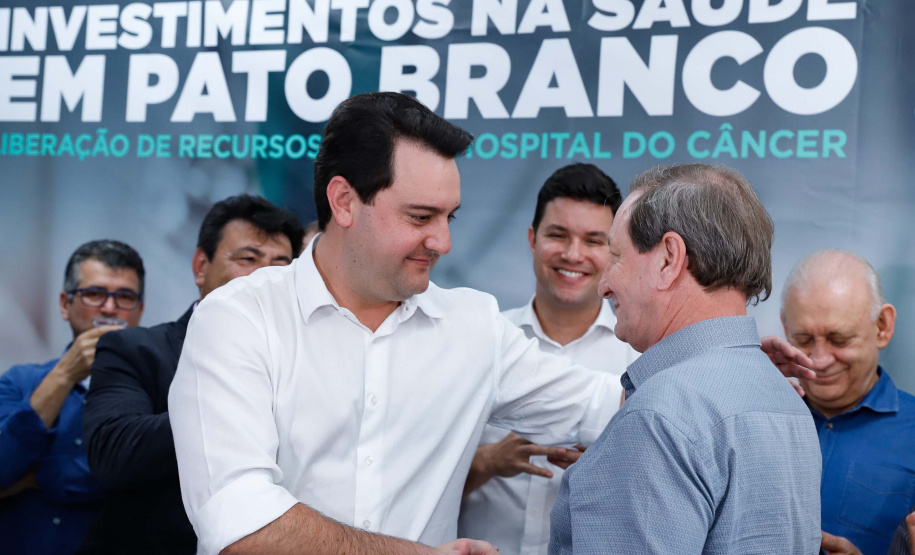 O governador Carlos Massa Ratinho Junior autorizou nesta quarta-feira (8), em Pato Branco, o repasse de R$ 565 mil para aquisição de equipamentos e acessórios para o setor de radiologia do Hospital do Câncer da cidade.