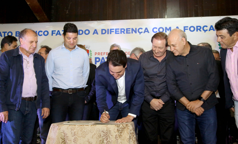 O governador Carlos Massa Ratinho Junior autorizou nesta quinta-feira (8), em Pato Branco, o repasse de R$ 20 milhões para a construção do novo prédio da prefeitura da cidade. O convênio prevê R$ 6 milhões de contrapartida municipal.