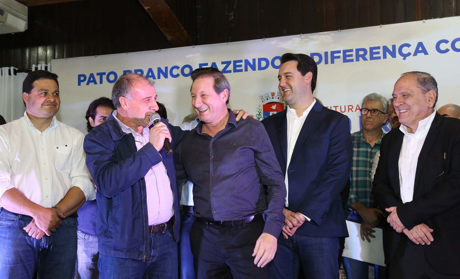 O governador Carlos Massa Ratinho Junior autorizou nesta quinta-feira (8), em Pato Branco, o repasse de R$ 20 milhões para a construção do novo prédio da prefeitura da cidade. O convênio prevê R$ 6 milhões de contrapartida municipal.