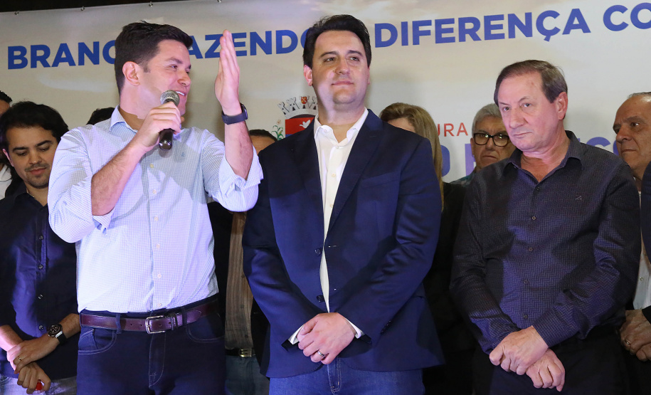 O governador Carlos Massa Ratinho Junior autorizou nesta quinta-feira (8), em Pato Branco, o repasse de R$ 20 milhões para a construção do novo prédio da prefeitura da cidade. O convênio prevê R$ 6 milhões de contrapartida municipal.