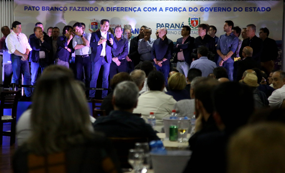 O governador Carlos Massa Ratinho Junior autorizou nesta quinta-feira (8), em Pato Branco, o repasse de R$ 20 milhões para a construção do novo prédio da prefeitura da cidade. O convênio prevê R$ 6 milhões de contrapartida municipal.