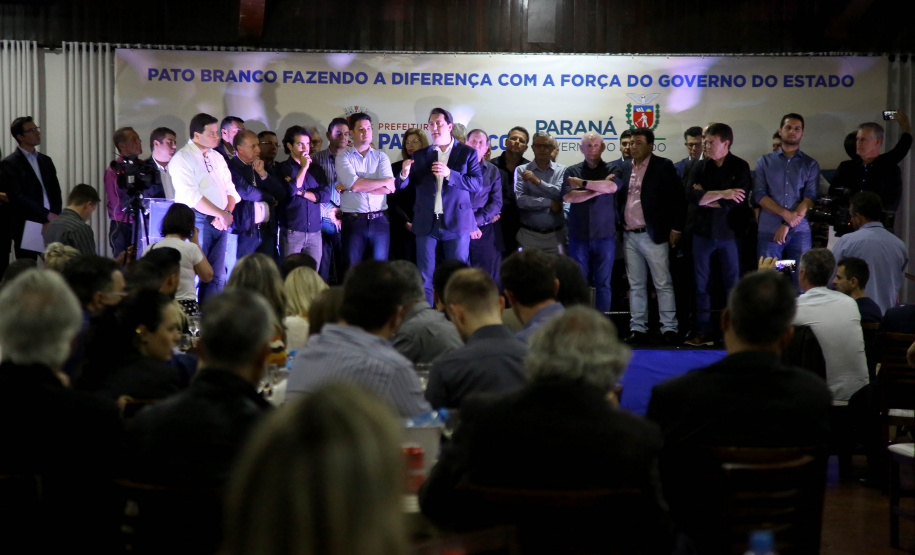 O governador Carlos Massa Ratinho Junior autorizou nesta quinta-feira (8), em Pato Branco, o repasse de R$ 20 milhões para a construção do novo prédio da prefeitura da cidade. O convênio prevê R$ 6 milhões de contrapartida municipal.