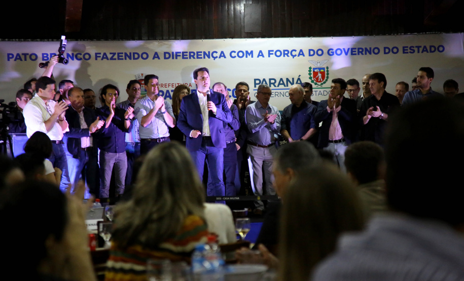 O governador Carlos Massa Ratinho Junior autorizou nesta quinta-feira (8), em Pato Branco, o repasse de R$ 20 milhões para a construção do novo prédio da prefeitura da cidade. O convênio prevê R$ 6 milhões de contrapartida municipal.