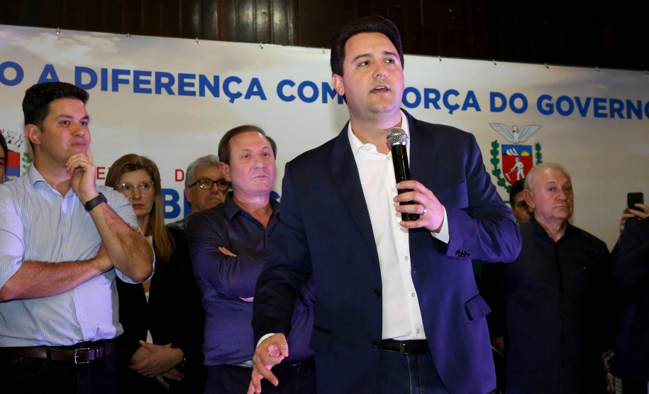 O governador Carlos Massa Ratinho Junior autorizou nesta quinta-feira (8), em Pato Branco, o repasse de R$ 20 milhões para a construção do novo prédio da prefeitura da cidade. O convênio prevê R$ 6 milhões de contrapartida municipal.