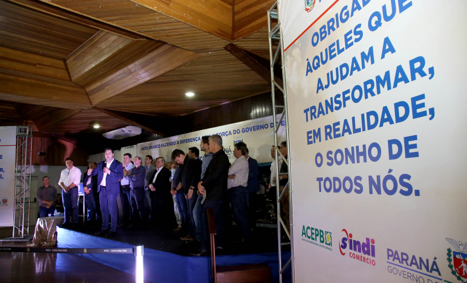 O governador Carlos Massa Ratinho Junior autorizou nesta quinta-feira (8), em Pato Branco, o repasse de R$ 20 milhões para a construção do novo prédio da prefeitura da cidade. O convênio prevê R$ 6 milhões de contrapartida municipal.