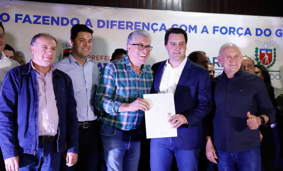 O governador Carlos Massa Ratinho Junior autorizou nesta quinta-feira (8), em Pato Branco, o repasse de R$ 20 milhões para a construção do novo prédio da prefeitura da cidade. O convênio prevê R$ 6 milhões de contrapartida municipal.