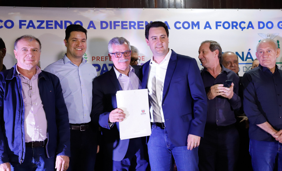 O governador Carlos Massa Ratinho Junior autorizou nesta quinta-feira (8), em Pato Branco, o repasse de R$ 20 milhões para a construção do novo prédio da prefeitura da cidade. O convênio prevê R$ 6 milhões de contrapartida municipal. O governador Carlos Massa Ratinho Junior autorizou nesta quinta-feira (8), em Pato Branco, o repasse de R$ 20 milhões para a construção do novo prédio da prefeitura da cidade. O convênio prevê R$ 6 milhões de contrapartida municipal.