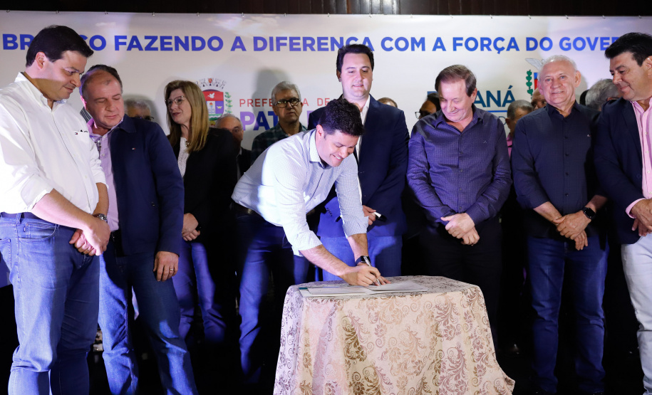 O governador Carlos Massa Ratinho Junior autorizou nesta quinta-feira (8), em Pato Branco, o repasse de R$ 20 milhões para a construção do novo prédio da prefeitura da cidade. O convênio prevê R$ 6 milhões de contrapartida municipal.