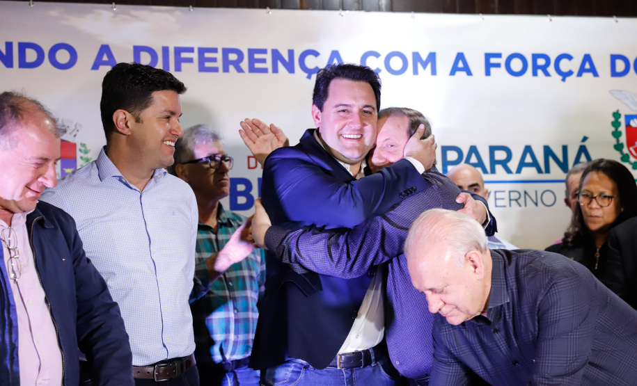 O governador Carlos Massa Ratinho Junior autorizou nesta quinta-feira (8), em Pato Branco, o repasse de R$ 20 milhões para a construção do novo prédio da prefeitura da cidade. O convênio prevê R$ 6 milhões de contrapartida municipal.