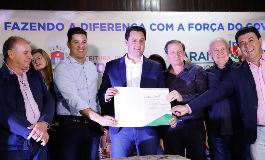 O governador Carlos Massa Ratinho Junior autorizou nesta quinta-feira (8), em Pato Branco, o repasse de R$ 20 milhões para a construção do novo prédio da prefeitura da cidade. O convênio prevê R$ 6 milhões de contrapartida municipal.