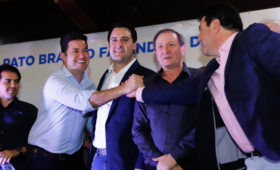 O governador Carlos Massa Ratinho Junior autorizou nesta quinta-feira (8), em Pato Branco, o repasse de R$ 20 milhões para a construção do novo prédio da prefeitura da cidade. O convênio prevê R$ 6 milhões de contrapartida municipal.