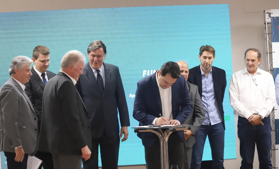 GOVERNADOR ACOMPANHA O ANÚNCIO DO BIOPARK, EM TOLEDO E LIBERA RECURSOS PARA REGIÃO. O governador Carlos Massa Ratinho Junior participa nesta sexta-feira (09), em Toledo, do anúncio de instalação de um complexo hospitalar e de saúde no Biopark ? Parque Científico e Tecnológico de Biociências