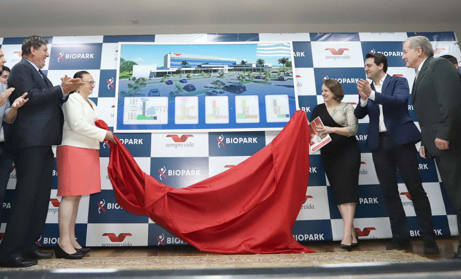 GOVERNADOR ACOMPANHA O ANÚNCIO DO BIOPARK, EM TOLEDO E LIBERA RECURSOS PARA REGIÃO. O governador Carlos Massa Ratinho Junior participa nesta sexta-feira (09), em Toledo, do anúncio de instalação de um complexo hospitalar e de saúde no Biopark ? Parque Científico e Tecnológico de Biociências