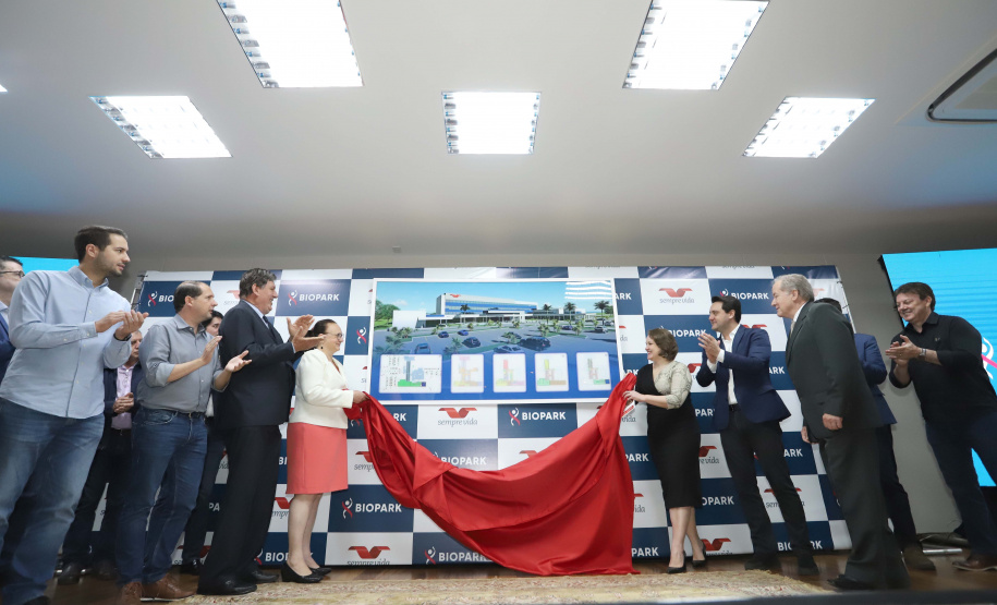 GOVERNADOR ACOMPANHA O ANÚNCIO DO BIOPARK, EM TOLEDO E LIBERA RECURSOS PARA REGIÃO. O governador Carlos Massa Ratinho Junior participa nesta sexta-feira (09), em Toledo, do anúncio de instalação de um complexo hospitalar e de saúde no Biopark ? Parque Científico e Tecnológico de Biociências