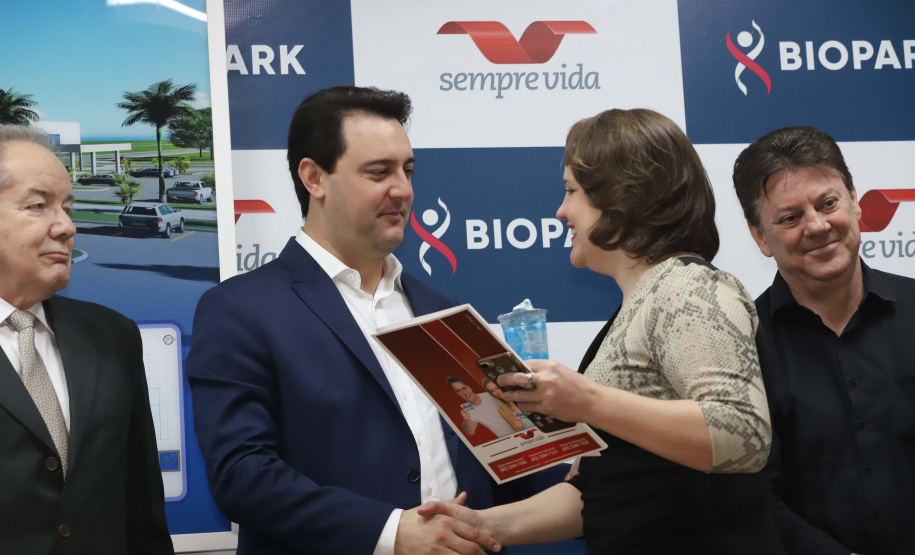 GOVERNADOR ACOMPANHA O ANÚNCIO DO BIOPARK, EM TOLEDO E LIBERA RECURSOS PARA REGIÃO. O governador Carlos Massa Ratinho Junior participa nesta sexta-feira (09), em Toledo, do anúncio de instalação de um complexo hospitalar e de saúde no Biopark ? Parque Científico e Tecnológico de Biociências