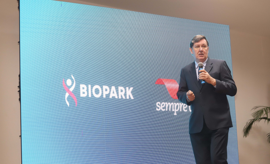 GOVERNADOR ACOMPANHA O ANÚNCIO DO BIOPARK, EM TOLEDO E LIBERA RECURSOS PARA REGIÃO. O governador Carlos Massa Ratinho Junior participa nesta sexta-feira (09), em Toledo, do anúncio de instalação de um complexo hospitalar e de saúde no Biopark ? Parque Científico e Tecnológico de Biociências