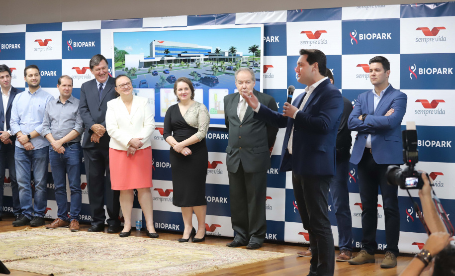 GOVERNADOR ACOMPANHA O ANÚNCIO DO BIOPARK, EM TOLEDO E LIBERA RECURSOS PARA REGIÃO. O governador Carlos Massa Ratinho Junior participa nesta sexta-feira (09), em Toledo, do anúncio de instalação de um complexo hospitalar e de saúde no Biopark ? Parque Científico e Tecnológico de Biociências