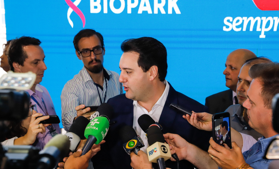 O Biopark - Parque Científico e Tecnológico de Biociências de Toledo, no Oeste do Estado, vai ganhar um Complexo Hospitalar e de Saúde. O governador Carlos Massa Ratinho Junior participou nesta sexta-feira (9) do anúncio do empreendimento, que pertence ao grupo Sempre Vida e vai unir o atendimento na saúde ao desenvolvimento de pesquisas e inovação.