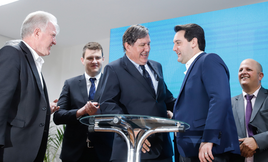 O Biopark - Parque Científico e Tecnológico de Biociências de Toledo, no Oeste do Estado, vai ganhar um Complexo Hospitalar e de Saúde. O governador Carlos Massa Ratinho Junior participou nesta sexta-feira (9) do anúncio do empreendimento, que pertence ao grupo Sempre Vida e vai unir o atendimento na saúde ao desenvolvimento de pesquisas e inovação.