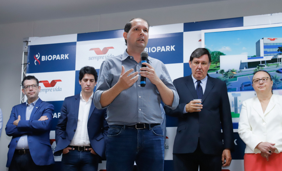 O Biopark - Parque Científico e Tecnológico de Biociências de Toledo, no Oeste do Estado, vai ganhar um Complexo Hospitalar e de Saúde. O governador Carlos Massa Ratinho Junior participou nesta sexta-feira (9) do anúncio do empreendimento, que pertence ao grupo Sempre Vida e vai unir o atendimento na saúde ao desenvolvimento de pesquisas e inovação.