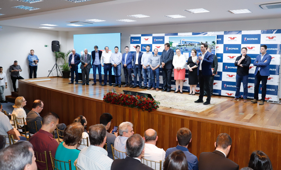 O Biopark - Parque Científico e Tecnológico de Biociências de Toledo, no Oeste do Estado, vai ganhar um Complexo Hospitalar e de Saúde. O governador Carlos Massa Ratinho Junior participou nesta sexta-feira (9) do anúncio do empreendimento, que pertence ao grupo Sempre Vida e vai unir o atendimento na saúde ao desenvolvimento de pesquisas e inovação.