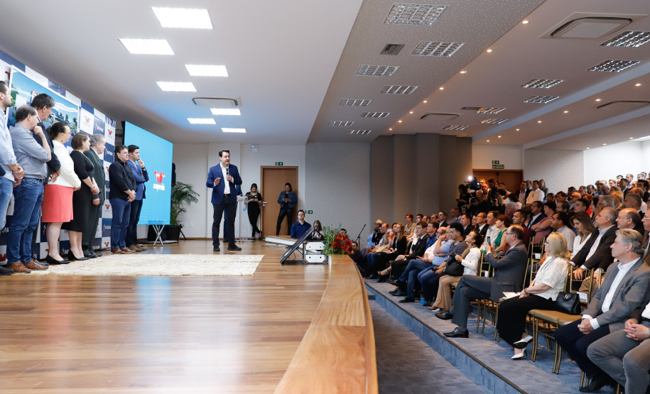 O Biopark - Parque Científico e Tecnológico de Biociências de Toledo, no Oeste do Estado, vai ganhar um Complexo Hospitalar e de Saúde. O governador Carlos Massa Ratinho Junior participou nesta sexta-feira (9) do anúncio do empreendimento, que pertence ao grupo Sempre Vida e vai unir o atendimento na saúde ao desenvolvimento de pesquisas e inovação.