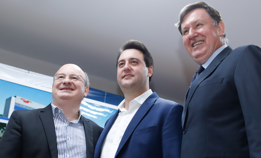 O Biopark - Parque Científico e Tecnológico de Biociências de Toledo, no Oeste do Estado, vai ganhar um Complexo Hospitalar e de Saúde. O governador Carlos Massa Ratinho Junior participou nesta sexta-feira (9) do anúncio do empreendimento, que pertence ao grupo Sempre Vida e vai unir o atendimento na saúde ao desenvolvimento de pesquisas e inovação.